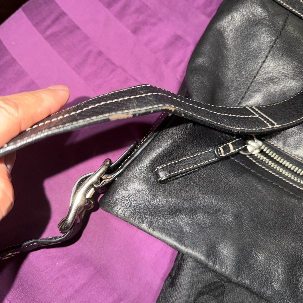 Vintage Coach Legacy 1415 Slim Duffle shoulder Bag in black with white stitching - Picture 10 of 16